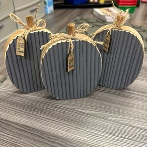 Gray colored fall pumpkin Creative design wooden bundle new excellent condition